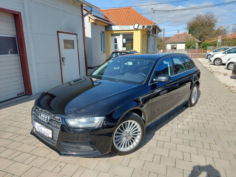 Audi A4 2.0 CRTDI Szervizk 2.Tul