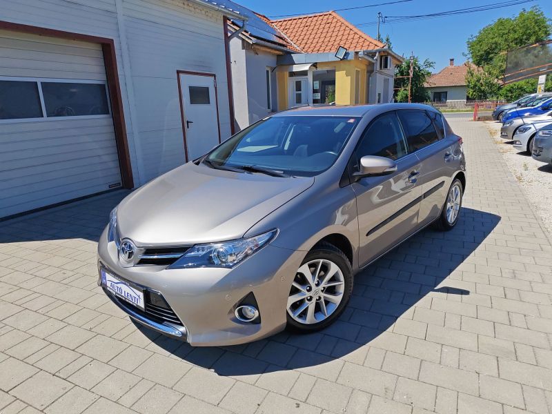 Toyota Auris 1.6 Szervizk 89.000 km