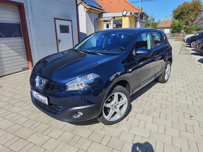Nissan Qashqai 1.6 Szervizk 1.Tul
