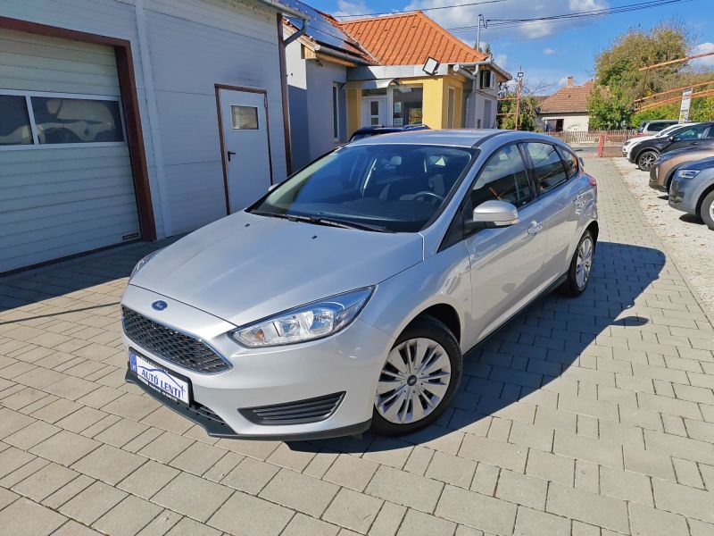 Ford Focus 1.6 Szervizk 97e km