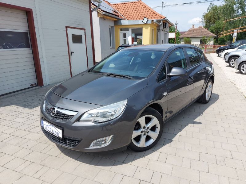 Opel Astra J 1.6 Szervizk 1.Tul